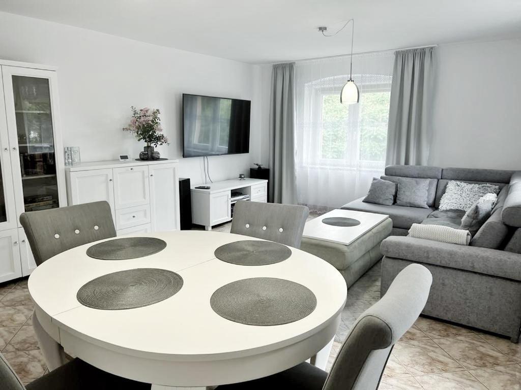 Golebi Puch - Przytulny Apartament Na Wylacznosc Kudowa-Zdrój Exteriör bild